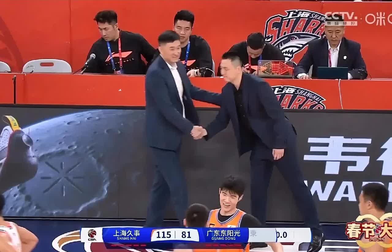 关于上海男篮尴尬失利，遭遇两连败厄运的信息